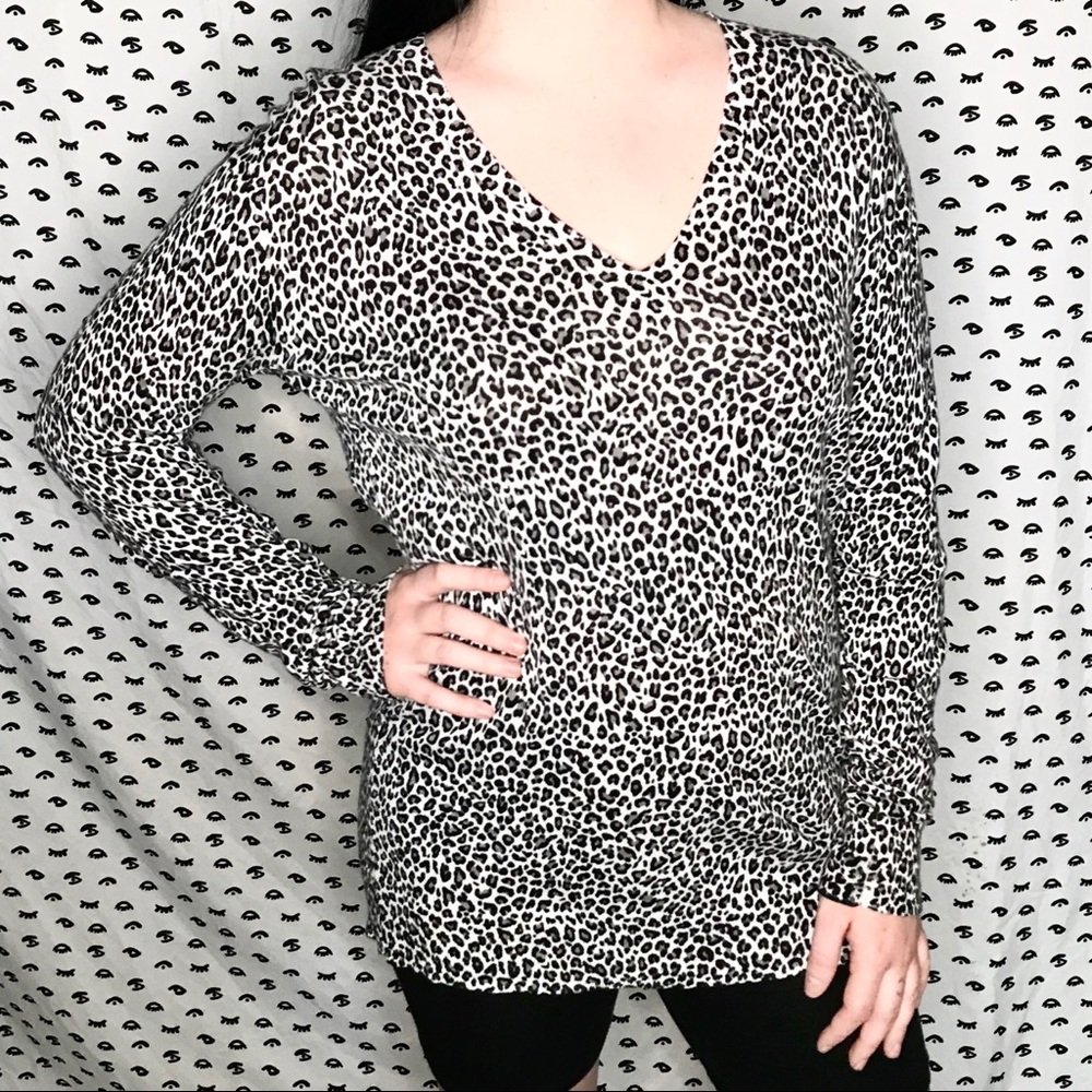 MICHEAL Micheal Kors V Neck Leopard Sweater